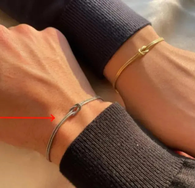 Pulsera de cadena con huesos de serpiente