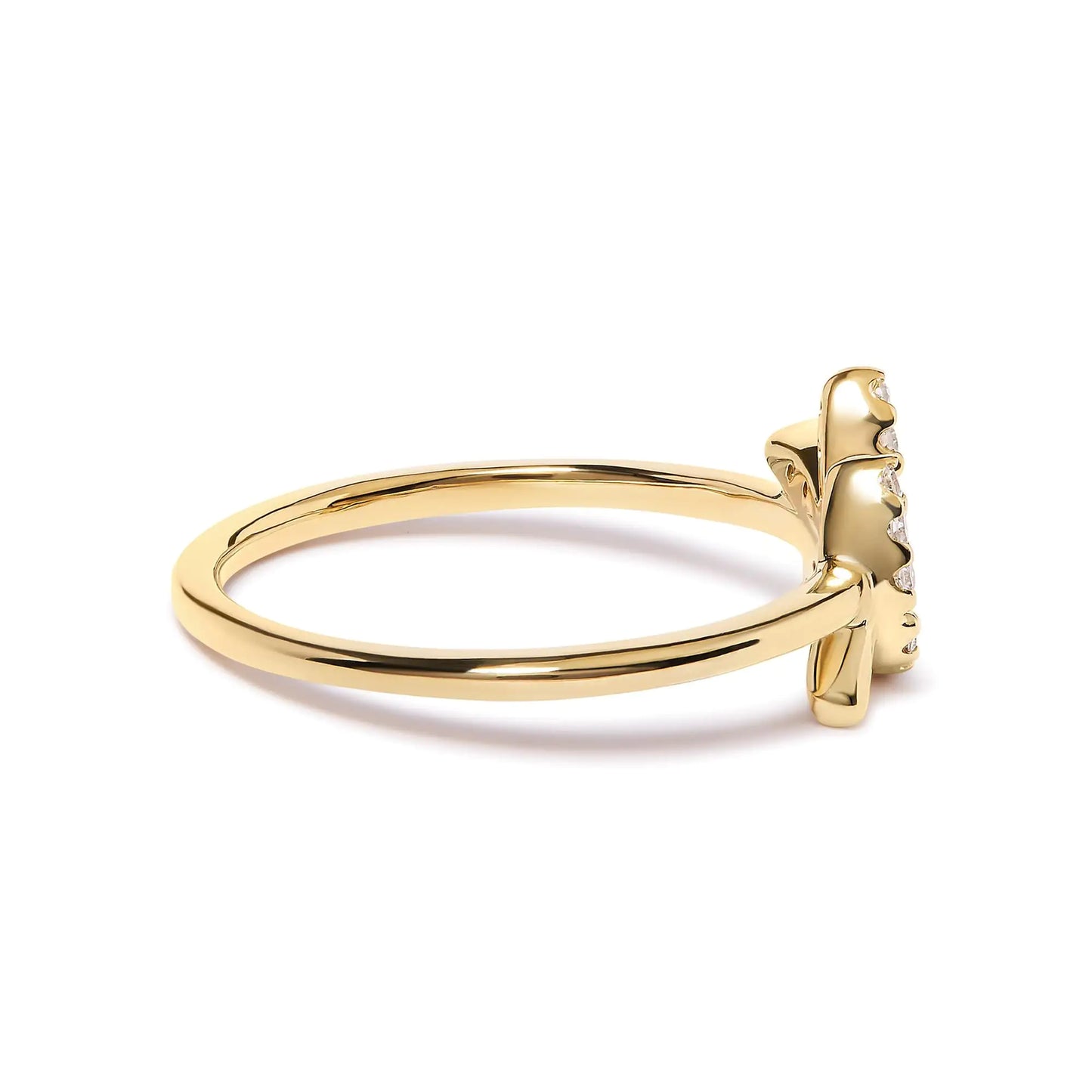Anillo de diamantes con dos corazones en oro amarillo de 14 quilates y 1/20 ct (KL, I1-I2)
