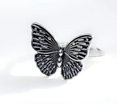 Anillo de Metal con Alas de Plata Vintage