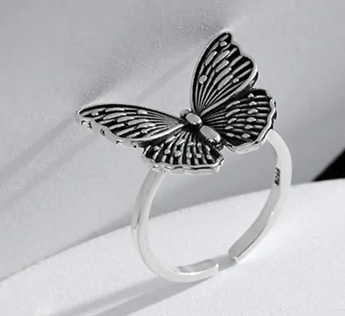 Anillo de Metal con Alas de Plata Vintage