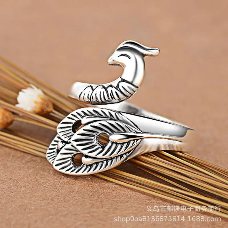 Anillo vintage de pavo real y koi con diseño ajustable