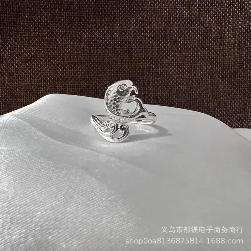 Anillo vintage de pavo real y koi con diseño ajustable