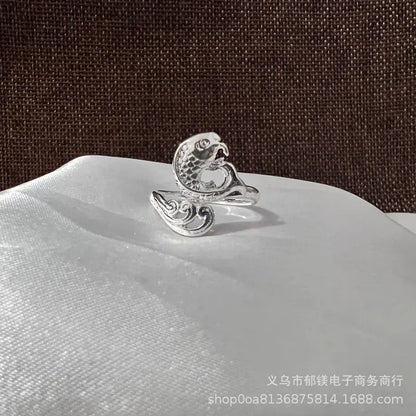 Anillo vintage de pavo real y koi con diseño ajustable