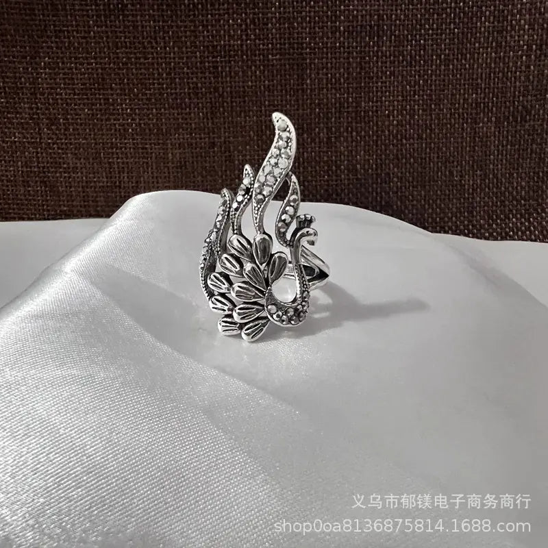 Anillo vintage de pavo real y koi con diseño ajustable