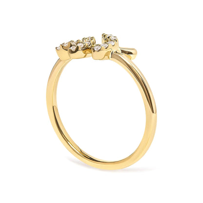 Anillo de diamantes con dos corazones en oro amarillo de 14 quilates y 1/20 ct (KL, I1-I2)