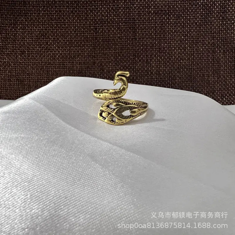 Anillo vintage de pavo real y koi con diseño ajustable