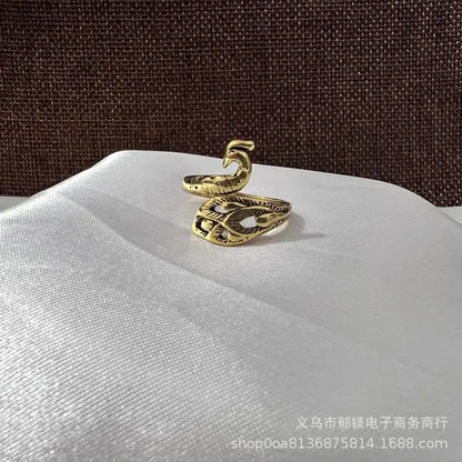 Anillo vintage de pavo real y koi con diseño ajustable