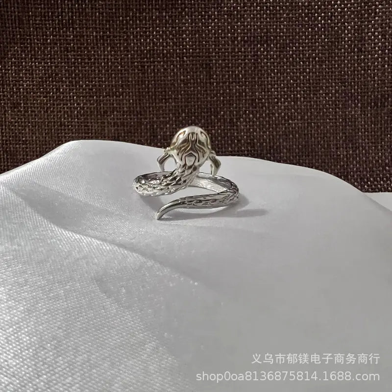 Anillo vintage de pavo real y koi con diseño ajustable