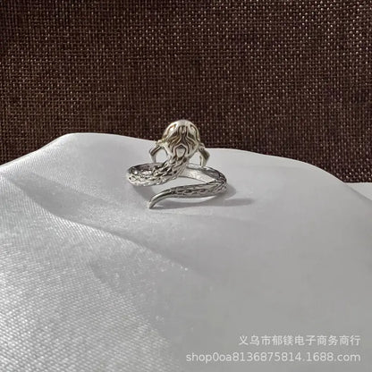 Anillo vintage de pavo real y koi con diseño ajustable