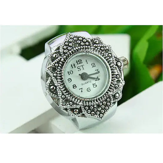 Anillo Reloj Victoria con diseño intrincado