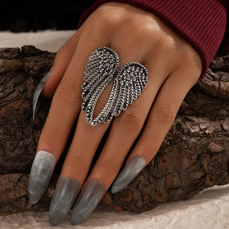 Anillo de Metal con Alas de Plata Vintage
