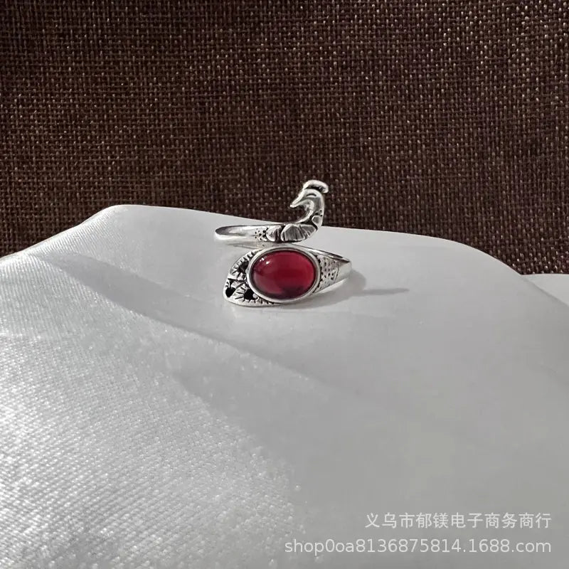 Anillo vintage de pavo real y koi con diseño ajustable