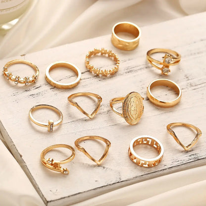 Juego de 13 Anillos con Medallón