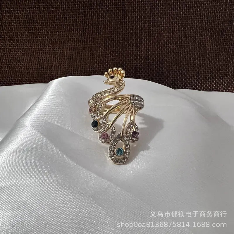 Anillo vintage de pavo real y koi con diseño ajustable