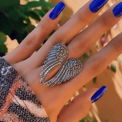 Anillo de Metal con Alas de Plata Vintage