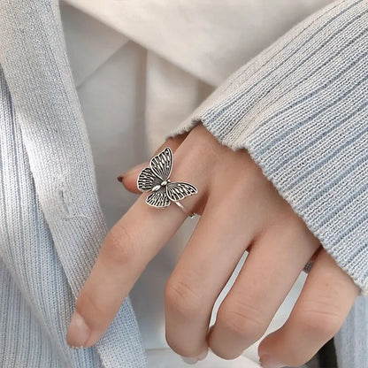 Anillo de Metal con Alas de Plata Vintage