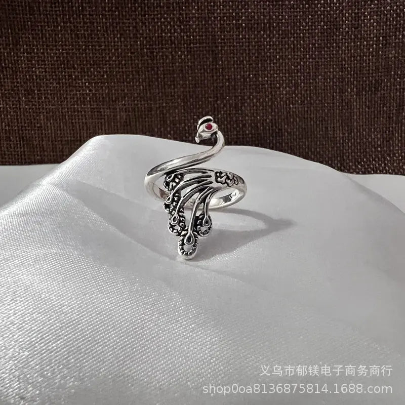 Anillo vintage de pavo real y koi con diseño ajustable