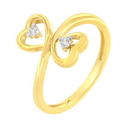 Anillo de diamantes con dos corazones en oro amarillo de 14 quilates y 1/20 ct (KL, I1-I2)