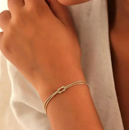 Pulsera de cadena con huesos de serpiente