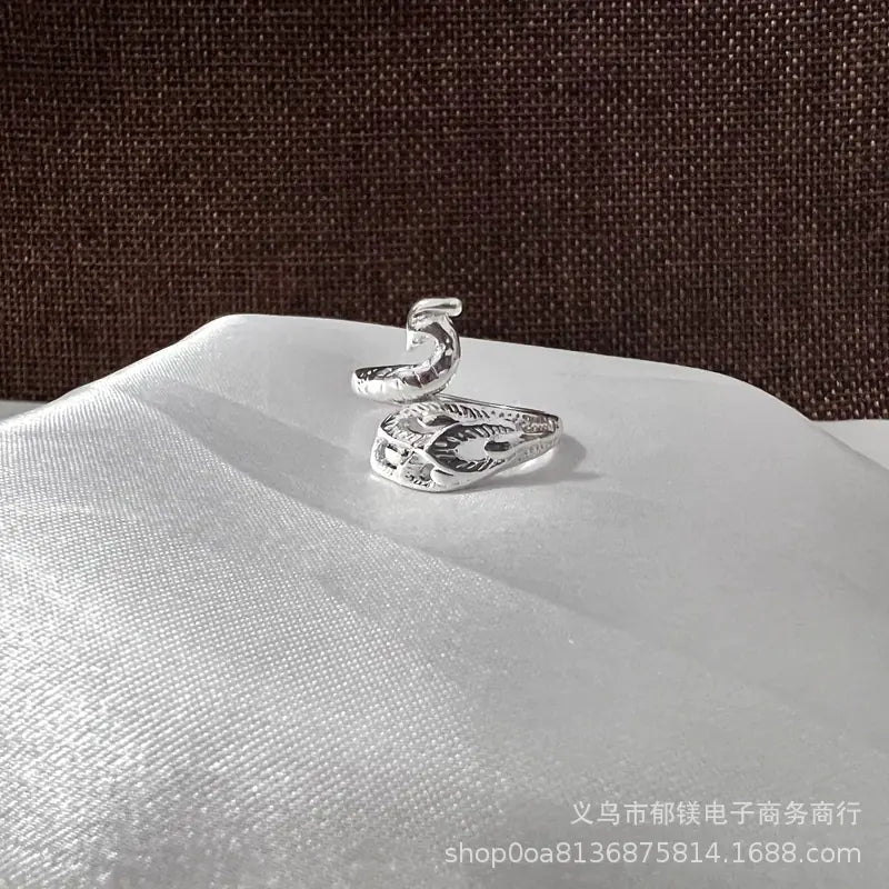 Anillo vintage de pavo real y koi con diseño ajustable